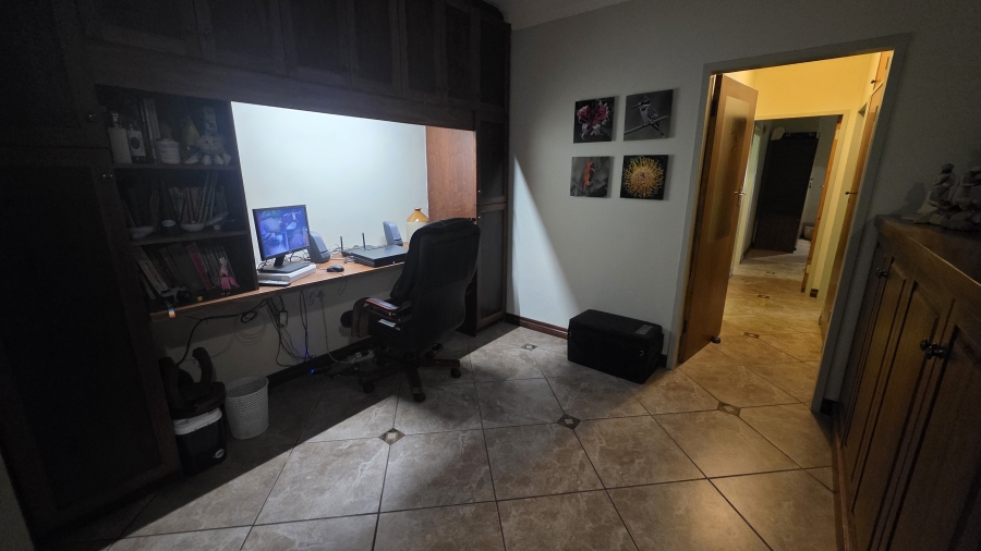 3 Bedroom Property for Sale in Garsfontein Gauteng