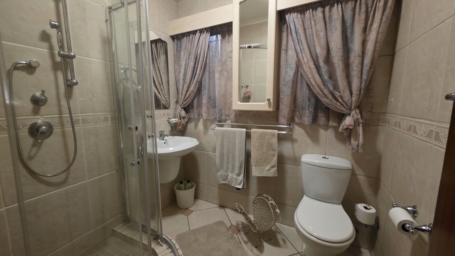 3 Bedroom Property for Sale in Garsfontein Gauteng