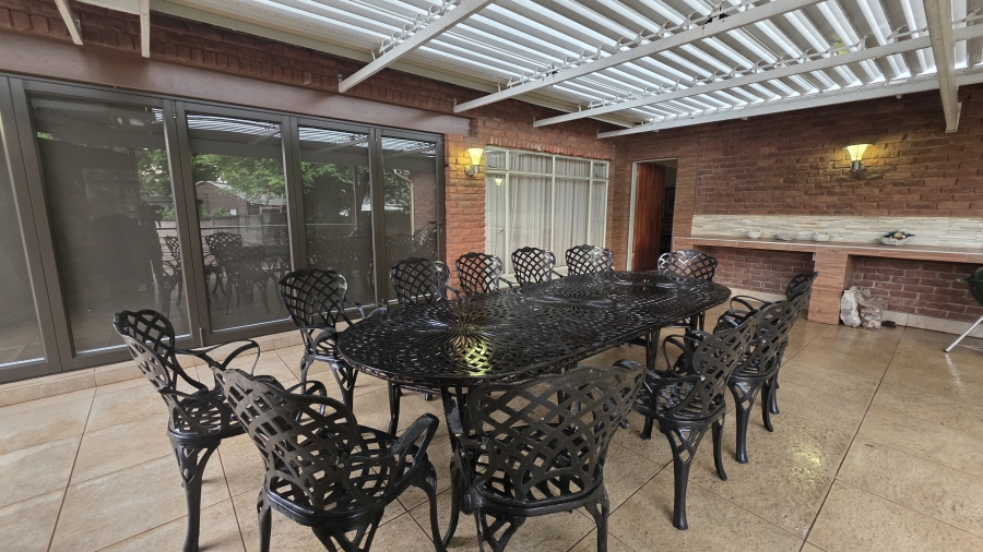 3 Bedroom Property for Sale in Garsfontein Gauteng