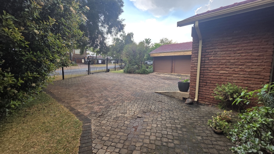3 Bedroom Property for Sale in Garsfontein Gauteng