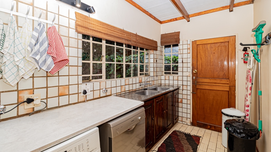 4 Bedroom Property for Sale in Faerie Glen Gauteng