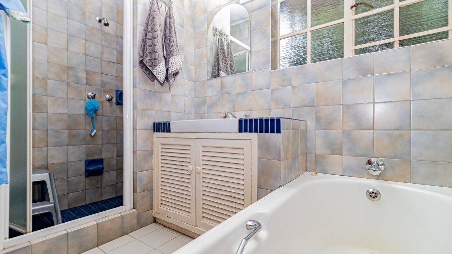 4 Bedroom Property for Sale in Faerie Glen Gauteng