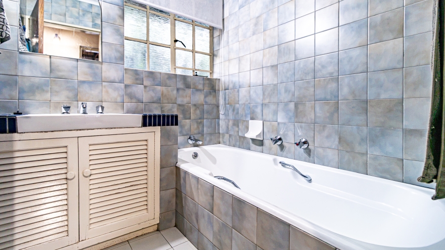 4 Bedroom Property for Sale in Faerie Glen Gauteng