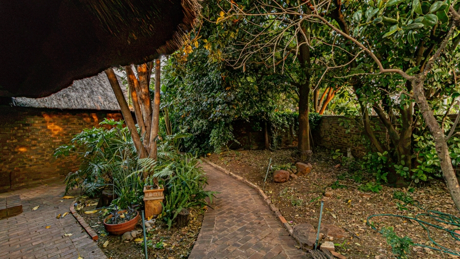 4 Bedroom Property for Sale in Faerie Glen Gauteng