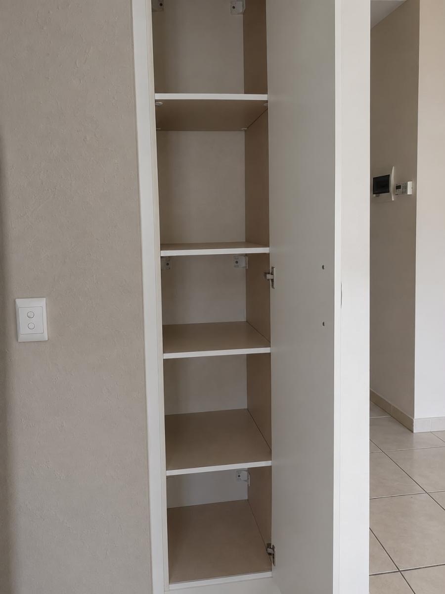 To Let 1 Bedroom Property for Rent in Douglasdale Gauteng