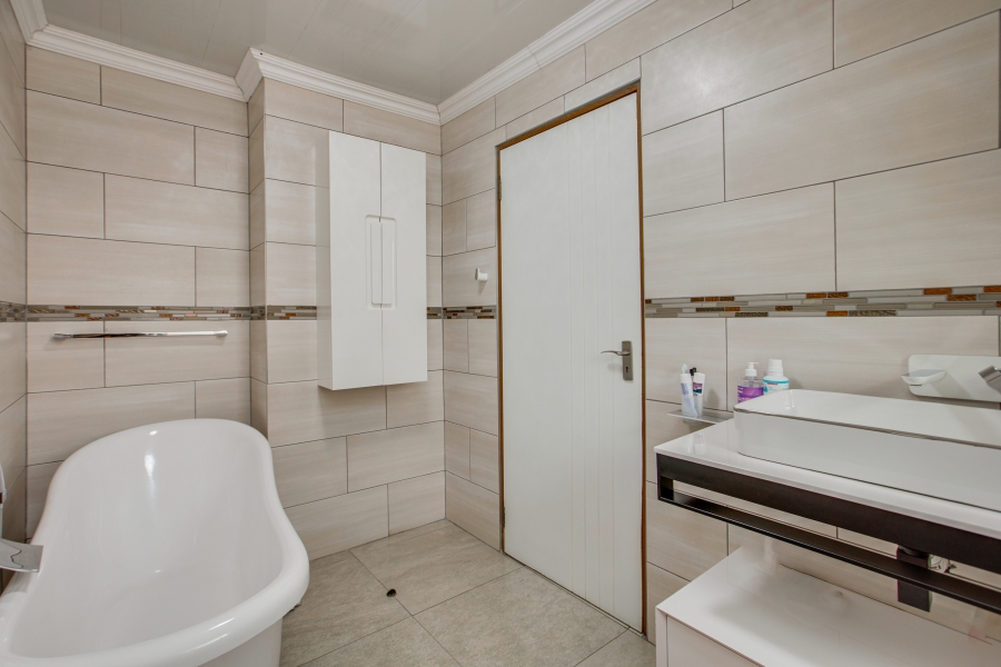 4 Bedroom Property for Sale in Halfway Gardens Gauteng