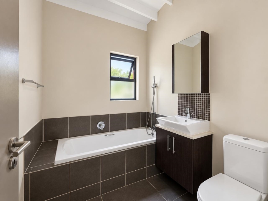 To Let 2 Bedroom Property for Rent in Lonehill Gauteng
