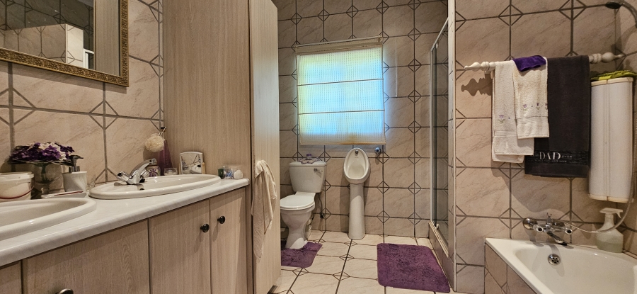 4 Bedroom Property for Sale in Three Rivers East Gauteng
