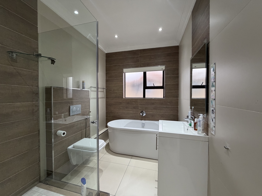 4 Bedroom Property for Sale in Eldo Meadows Gauteng