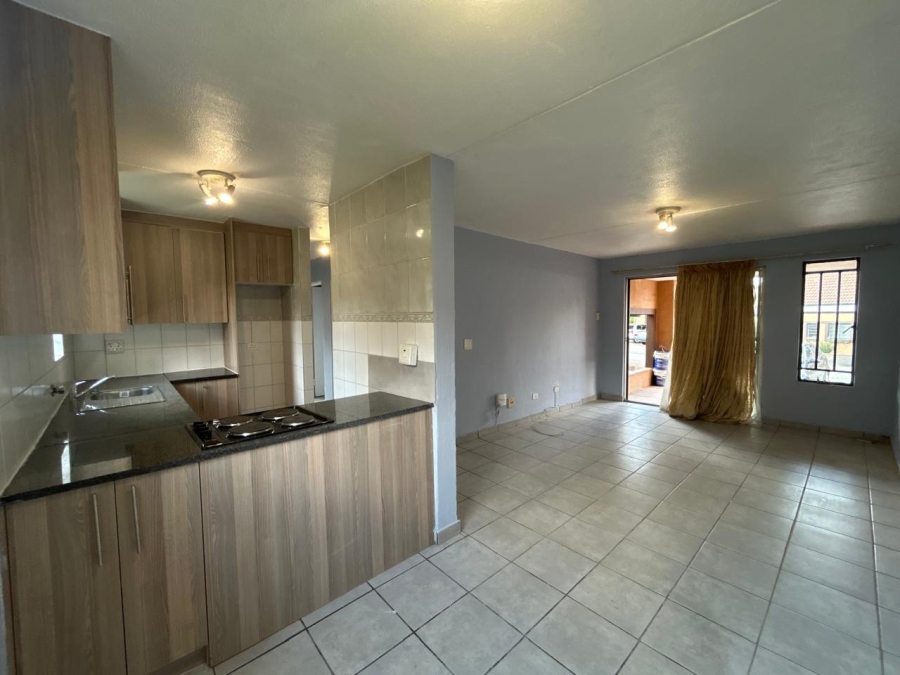 To Let 2 Bedroom Property for Rent in Sundowner Gauteng