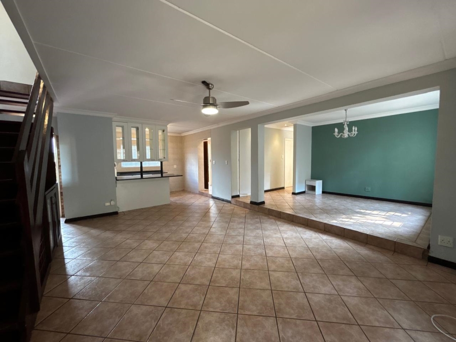 To Let 4 Bedroom Property for Rent in Sundowner Gauteng