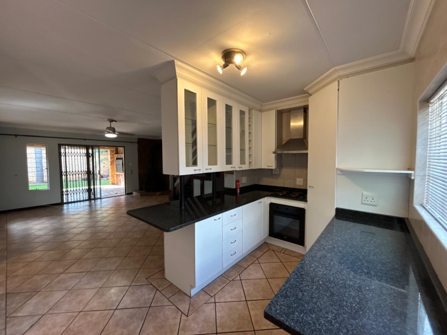 To Let 4 Bedroom Property for Rent in Sundowner Gauteng