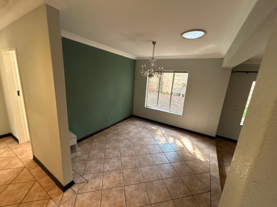 To Let 4 Bedroom Property for Rent in Sundowner Gauteng