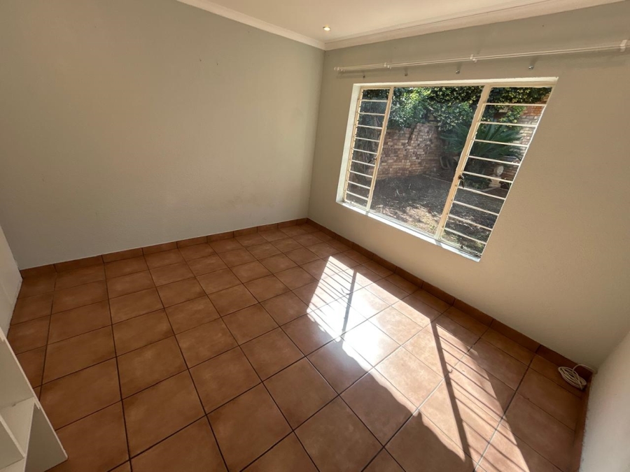 To Let 4 Bedroom Property for Rent in Sundowner Gauteng