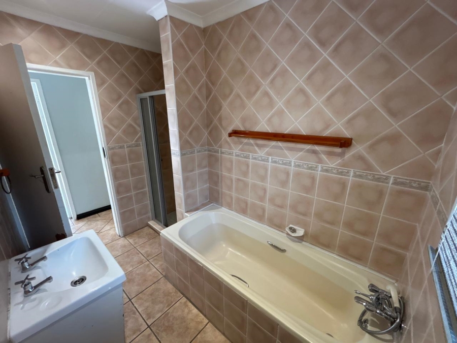 To Let 4 Bedroom Property for Rent in Sundowner Gauteng