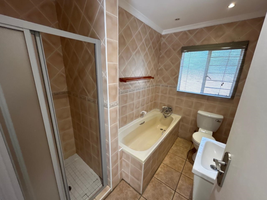 To Let 4 Bedroom Property for Rent in Sundowner Gauteng