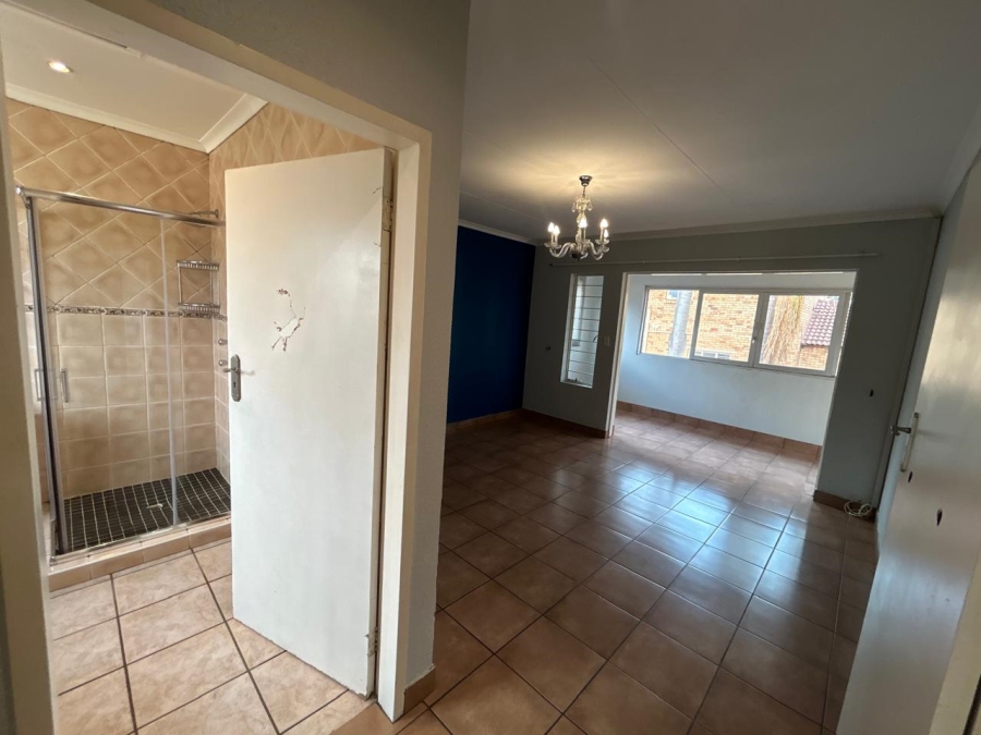 To Let 4 Bedroom Property for Rent in Sundowner Gauteng
