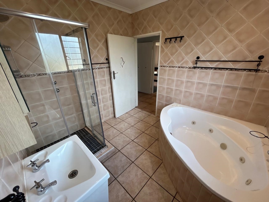 To Let 4 Bedroom Property for Rent in Sundowner Gauteng