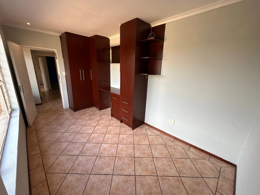 To Let 4 Bedroom Property for Rent in Sundowner Gauteng