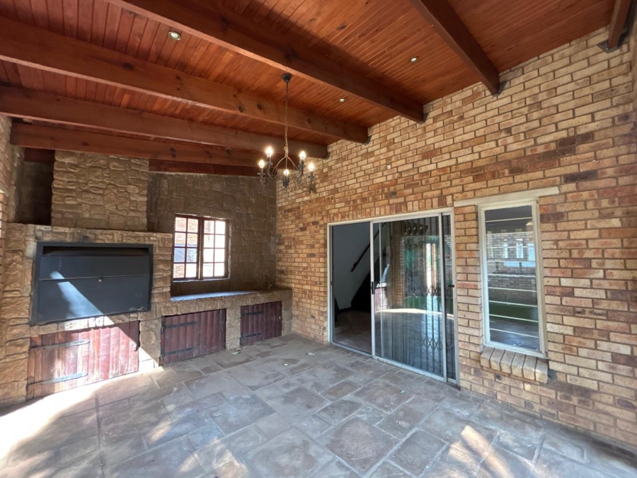 To Let 4 Bedroom Property for Rent in Sundowner Gauteng
