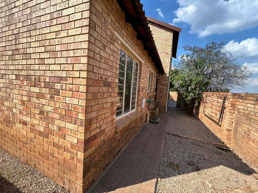 To Let 4 Bedroom Property for Rent in Sundowner Gauteng