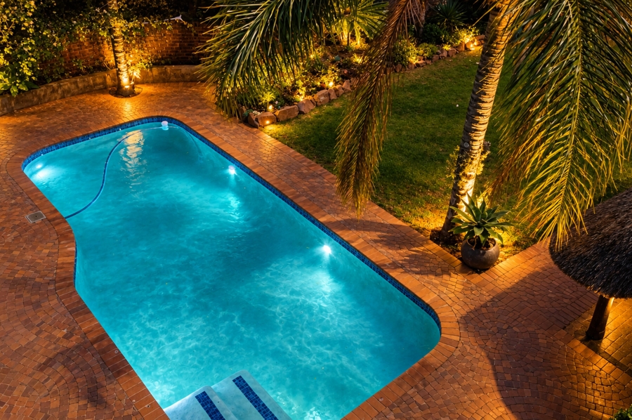 6 Bedroom Property for Sale in Helderkruin Gauteng