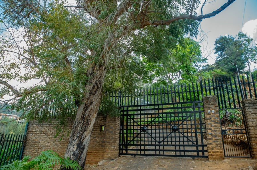 6 Bedroom Property for Sale in Helderkruin Gauteng