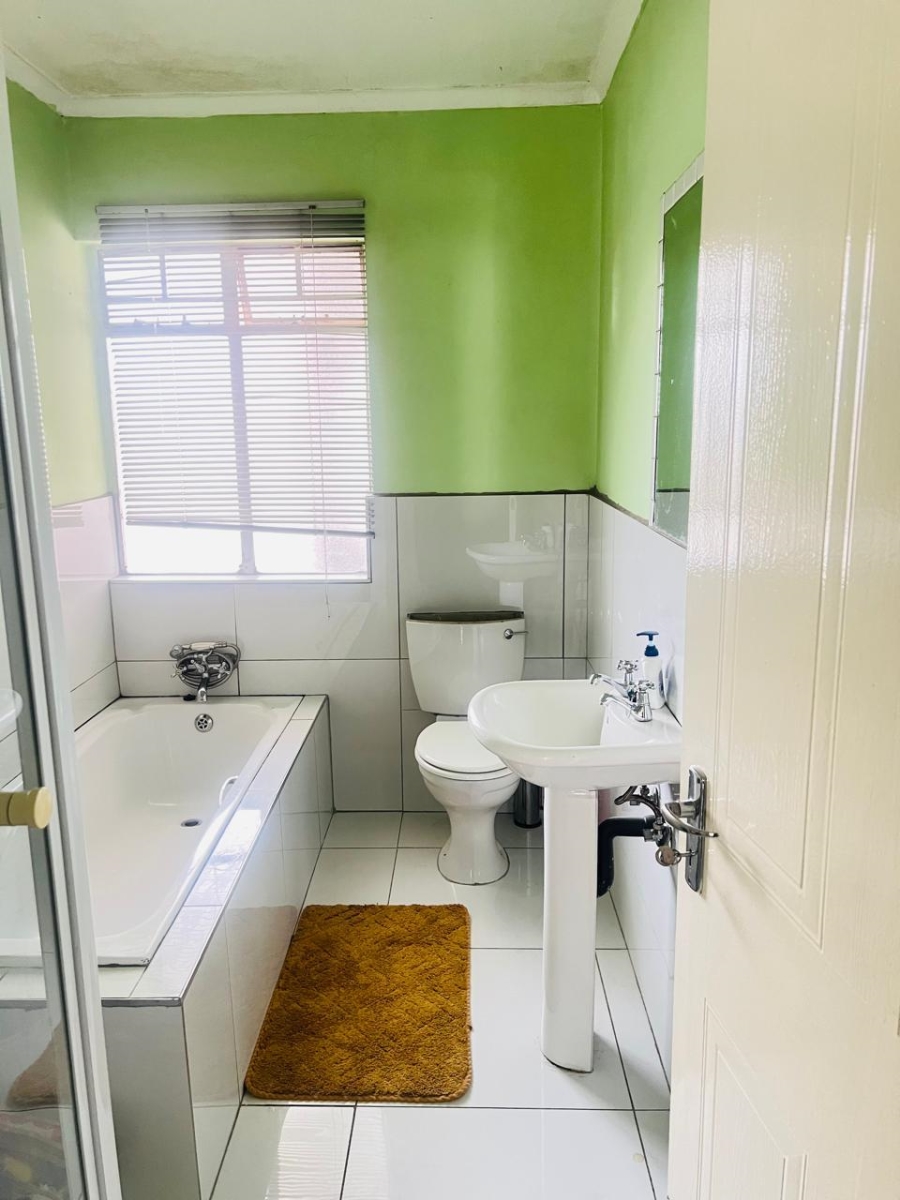 To Let 1 Bedroom Property for Rent in Castleview Gauteng