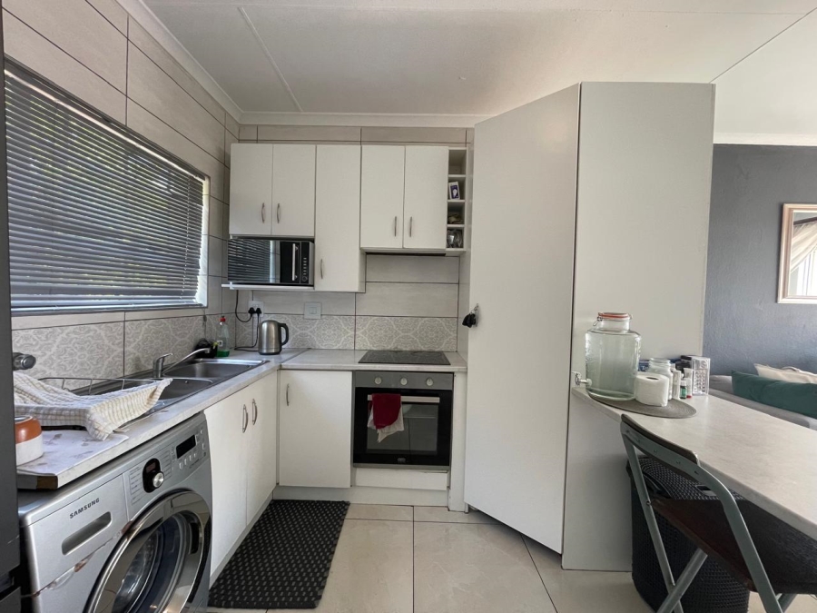 To Let 3 Bedroom Property for Rent in Sunnyrock Gauteng