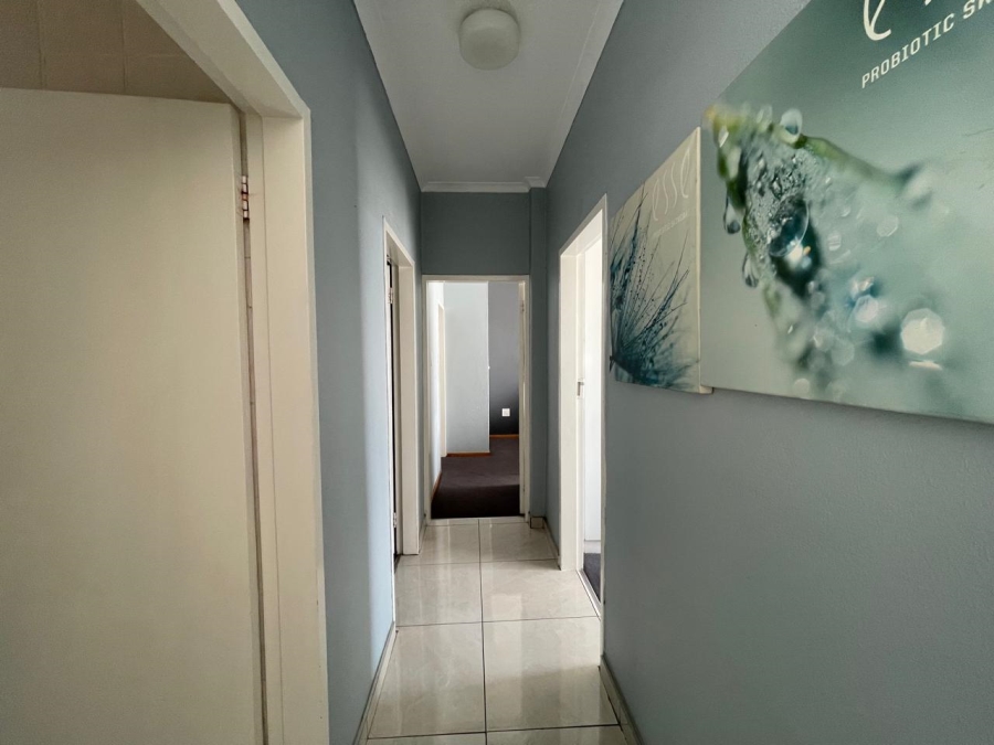 To Let 3 Bedroom Property for Rent in Sunnyrock Gauteng