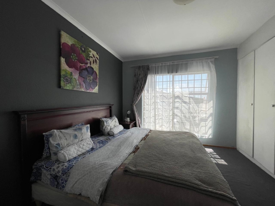 To Let 3 Bedroom Property for Rent in Sunnyrock Gauteng