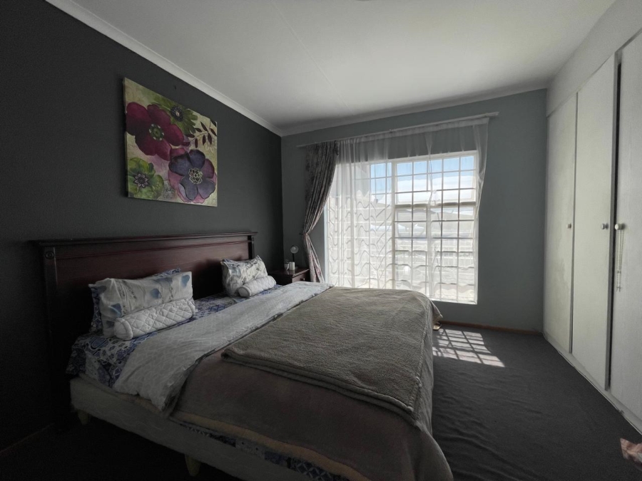 To Let 3 Bedroom Property for Rent in Sunnyrock Gauteng