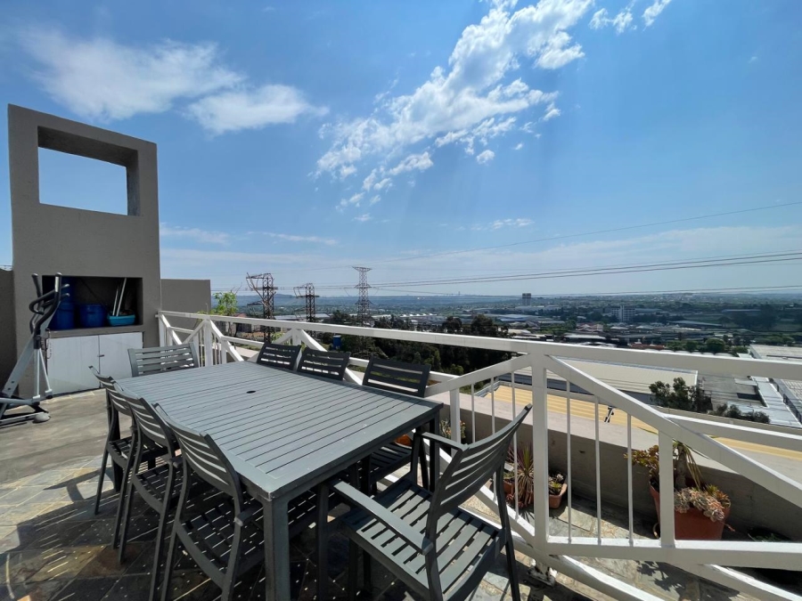 To Let 3 Bedroom Property for Rent in Sunnyrock Gauteng