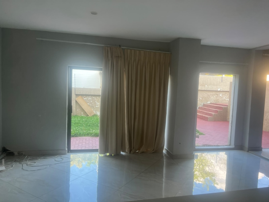 To Let 2 Bedroom Property for Rent in Lonehill Gauteng