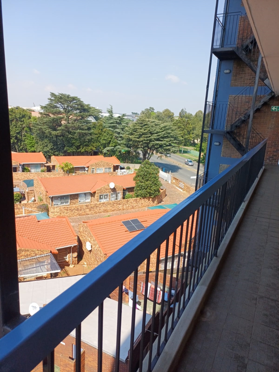 2 Bedroom Property for Sale in Denlee Gauteng
