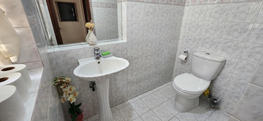 7 Bedroom Property for Sale in St Andrews Gauteng