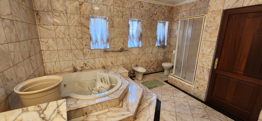 7 Bedroom Property for Sale in St Andrews Gauteng