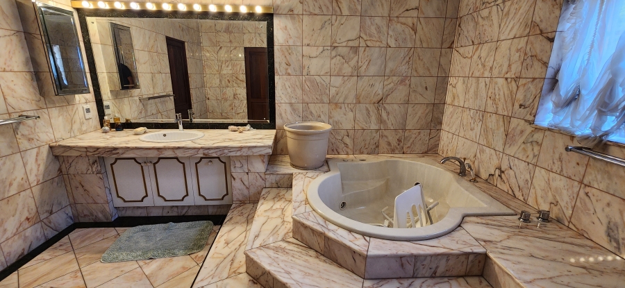 7 Bedroom Property for Sale in St Andrews Gauteng