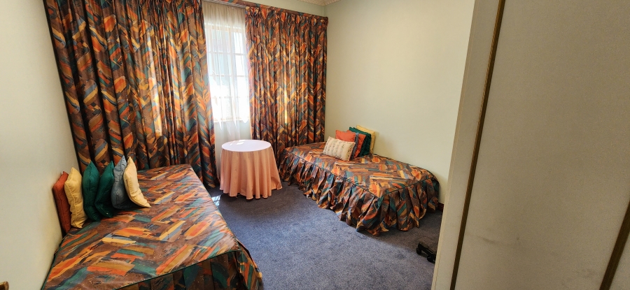 7 Bedroom Property for Sale in St Andrews Gauteng