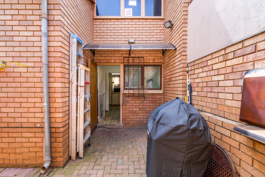 3 Bedroom Property for Sale in Die Wilgers Gauteng