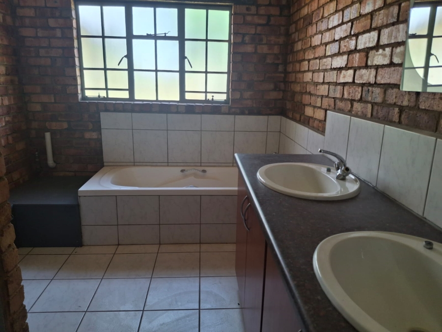 To Let 1 Bedroom Property for Rent in Zwavelpoort Gauteng