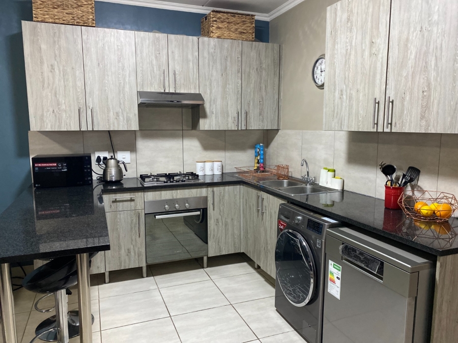 2 Bedroom Property for Sale in Glen Austin Gauteng