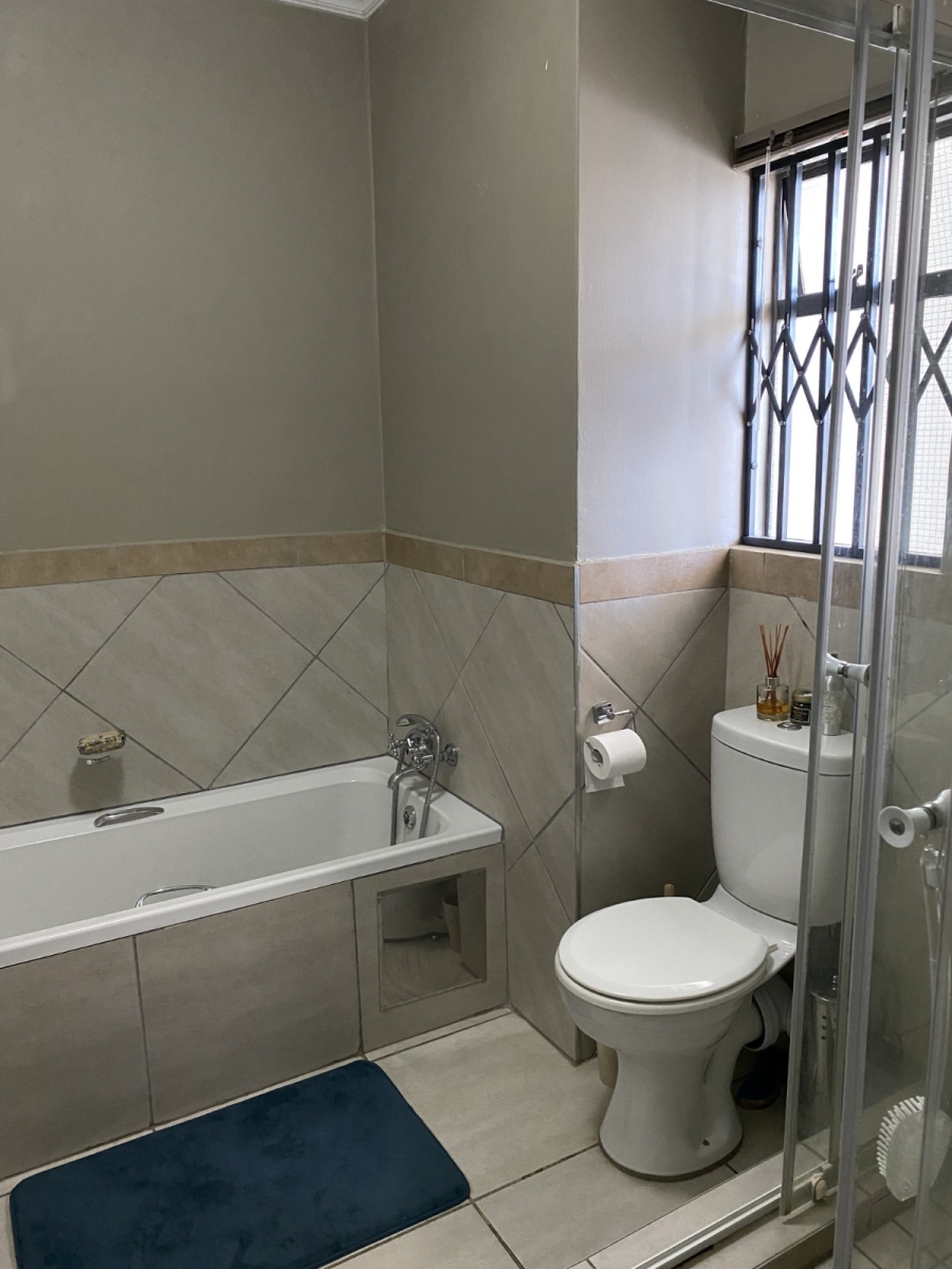 2 Bedroom Property for Sale in Glen Austin Gauteng