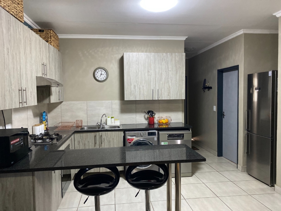 2 Bedroom Property for Sale in Glen Austin Gauteng