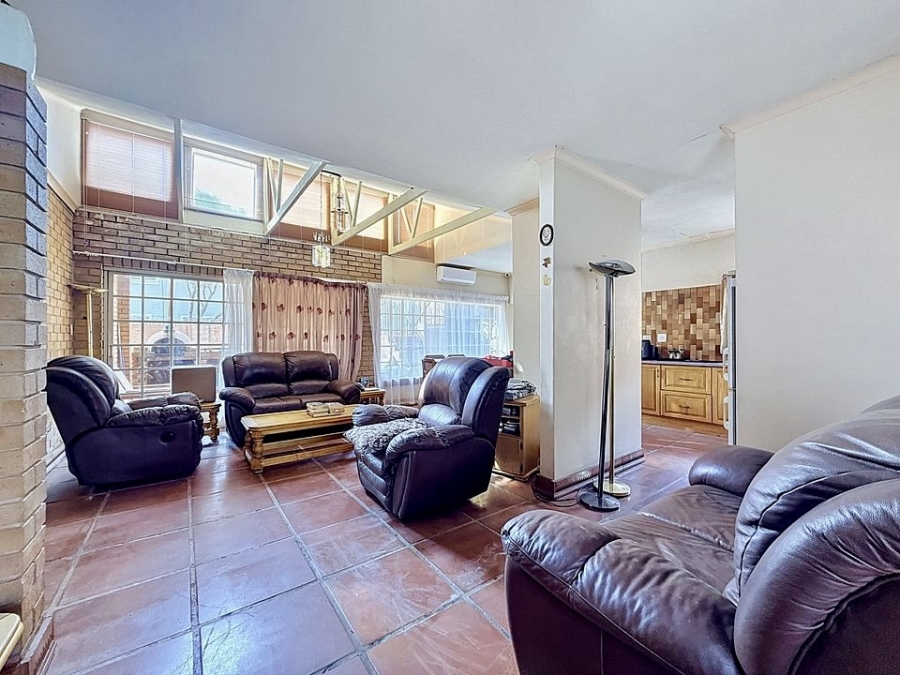 3 Bedroom Property for Sale in Silver Lakes Golf Estate Gauteng