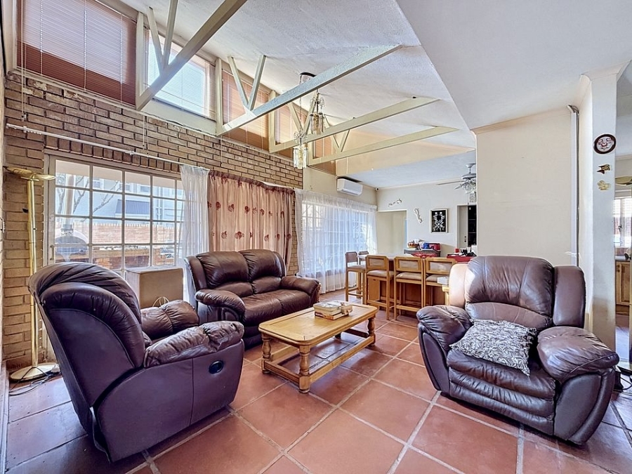 3 Bedroom Property for Sale in Silver Lakes Golf Estate Gauteng