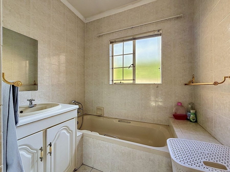 3 Bedroom Property for Sale in Silver Lakes Golf Estate Gauteng