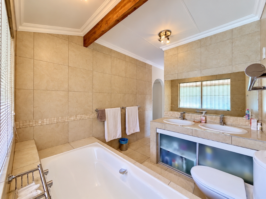 3 Bedroom Property for Sale in Faerie Glen Gauteng