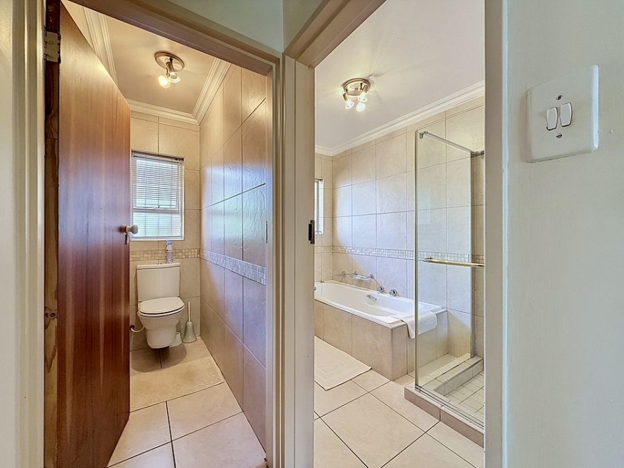 3 Bedroom Property for Sale in Faerie Glen Gauteng