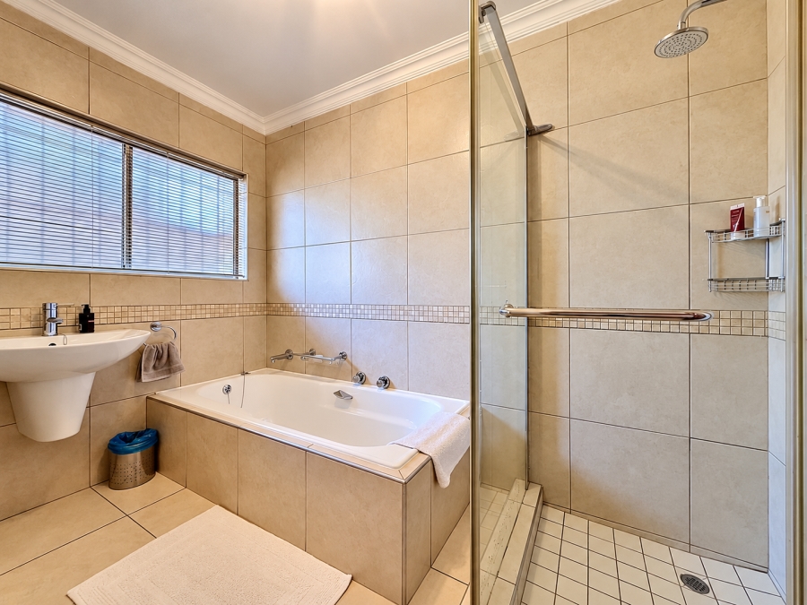 3 Bedroom Property for Sale in Faerie Glen Gauteng
